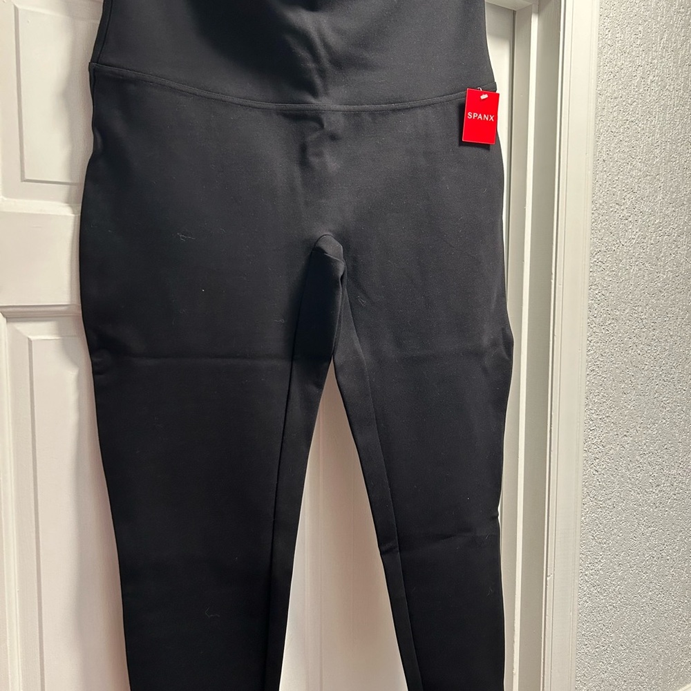 Spanx Ponte Leggings. Hits at natural waist, Ankle length.